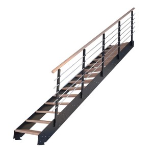 Treppe Kos mit 16 Buchenholzstufen, schwarzem Metallgeländer und Handlauf aus Buche.