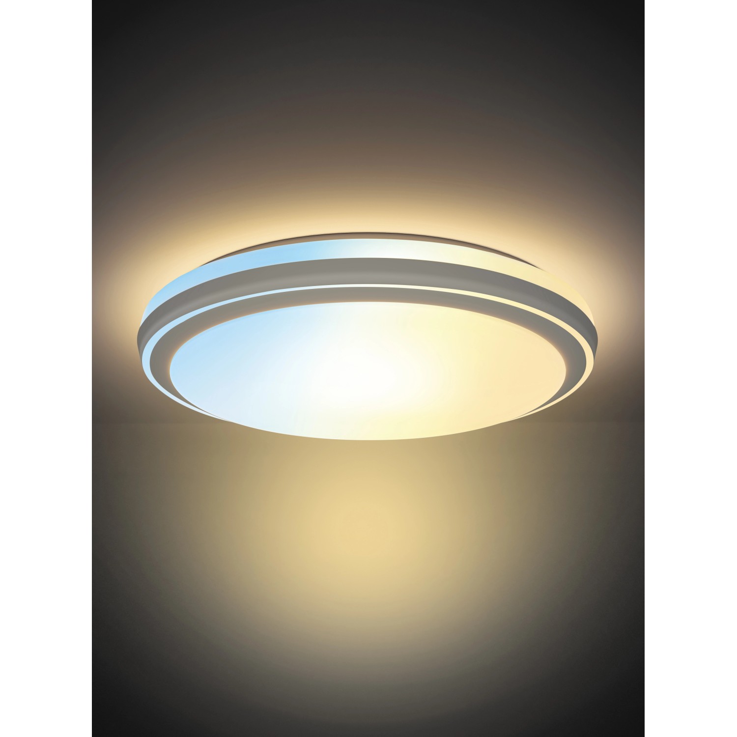 Runde LED-Deckenleuchte in Chromoptik mit einstellbarer Lichtfarbe für Wohn- und Schlafbereich.