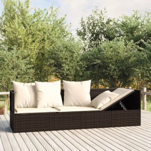 Braunes vidaXL Outdoor-Loungebett aus Rattan mit cremeweißen Kissen für Garten oder Terrasse.