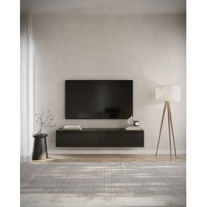 Schwarzes Selsey TV-Hängeboard Bemmi 150 cm im Wohnzimmer mit Lampe und TV.