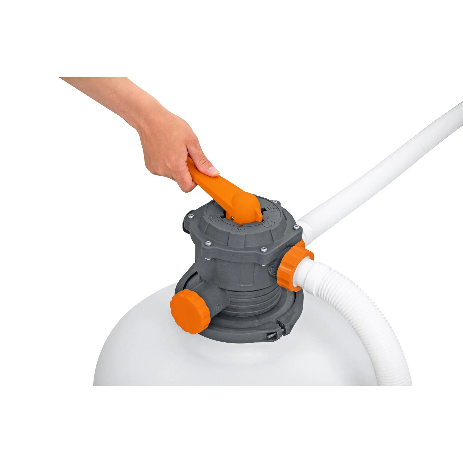 Detailaufnahme: Hand bedient Bestway Flowclear Sandfilteranlage mit Zeitschaltuhr.