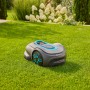 Gardena Smart Sileno Max Mähroboter auf Rasen. Automatischer Rasenmäher für bis zu 1.200 m².