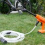 Yard Force Akku-Mitteldruckreiniger LW C02B (20V, 22 bar) mit Schlauch, Akku und Ladegerät.