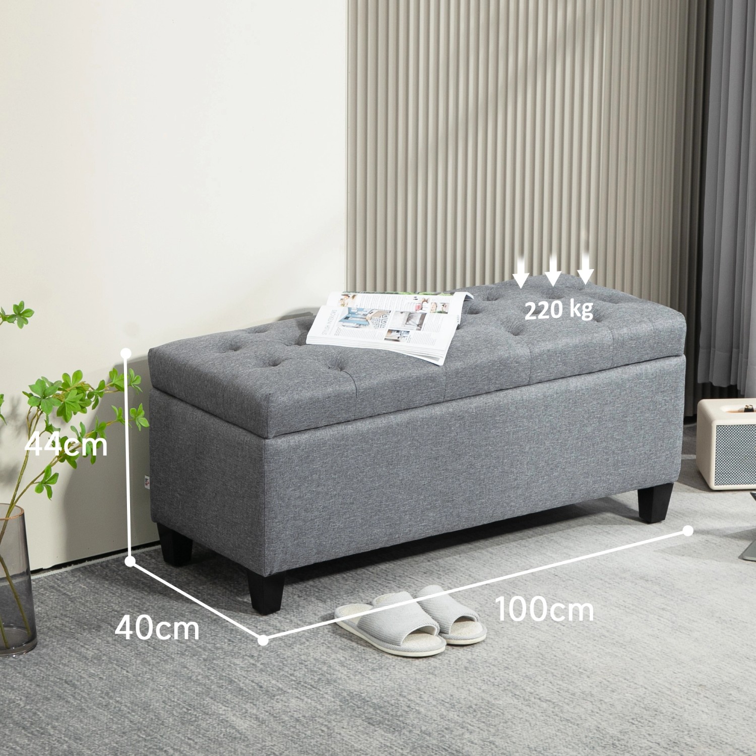 Hellgraue HOMCOM Sitzbank mit Stauraum, Polyesterbezug, Knopfheftung und dunklen Holzfüßen.