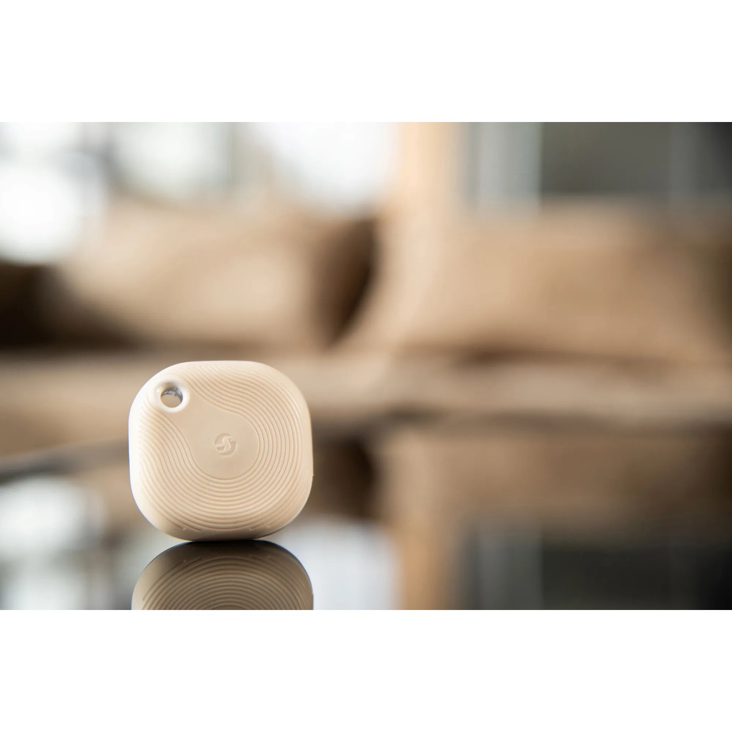 Beiger Shelly Blu Button Tough: Bluetooth-Taster für Hausautomation, stoß- und wasserfest.