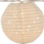 Weiße Solar-Lichterkette Fiuggi mit Lampion-Kugeln und warmweißen LEDs.