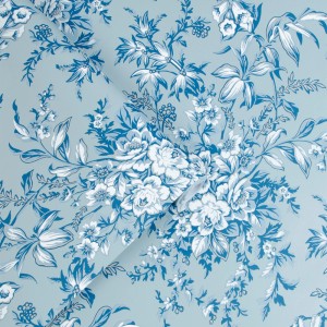 Laura Ashley Vliestapete Picardie Blue Sky mit floralem Muster in Blau und Weiß.