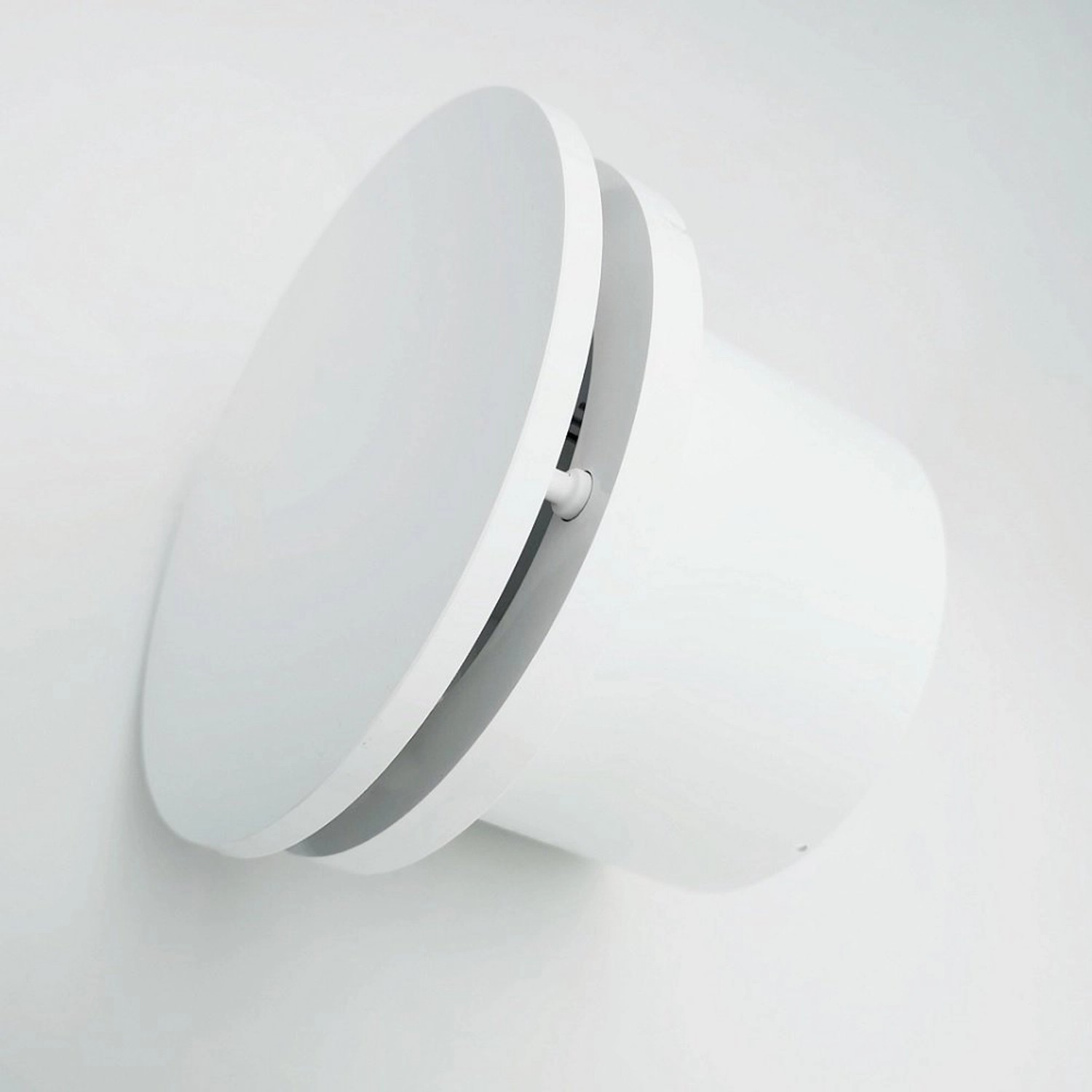 Weißer VLANO Badlüfter SIMPLE Round 125 mit Timer zur Wand- oder Deckenmontage.