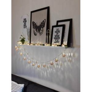 Konstsmide LED-Lichterkette mit bronzefarbenen Metallbällen, 24 warmweiße Dioden für Innenräume.