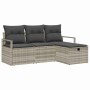 Hellgraues 4-tlg. Garten-Sofa-Set aus Poly Rattan mit grauen Kissen.