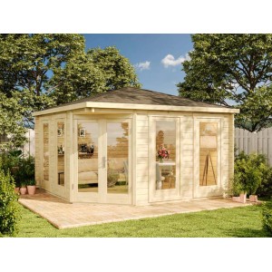 Hellbraunes Alpholz Gartenhaus Maja ISO mit Spitzdach und großen Fensterflächen.