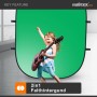 Walimex Pro 2in1 Falthintergrund 150x210cm in Grün, ideal für Studiofotografie. Mädchen spielt Gitarre davor.