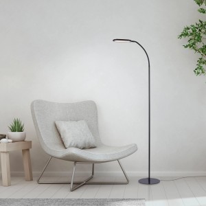 Schwarze LED Stehleuchte Kelly, 175cm hoch, als Leselampe im Wohnzimmer.