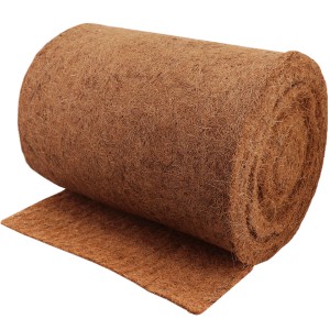 Aufgerollte Aquagart Kokosmatte (50m, 1m breit) zum Winterschutz und zur Böschungsbefestigung.