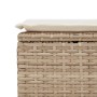 Detailansicht: Beige Poly Rattan Gartenmöbel mit cremefarbenem Kissen. Teil der vidaXL Sofagarnitur.