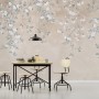 Komar Fototapete Hanging Hanami mit Blütenzweigen in Beige und Weiß im Interieur.