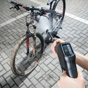 Kärcher Hochdruckreiniger K3 im Einsatz: Fahrradreinigung mit Power Control Pistole.