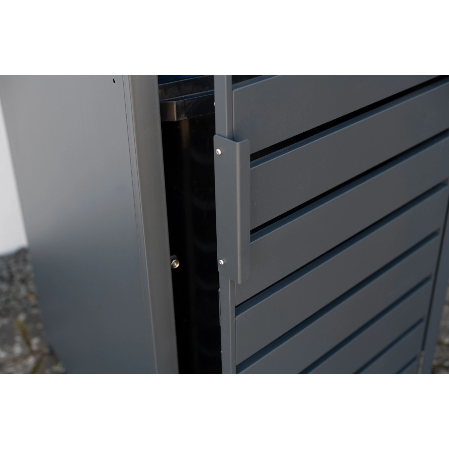 Westmann Mülltonnenbox Kubus, 1er, anthrazit, für 240 l Tonne, Detailansicht der Tür.