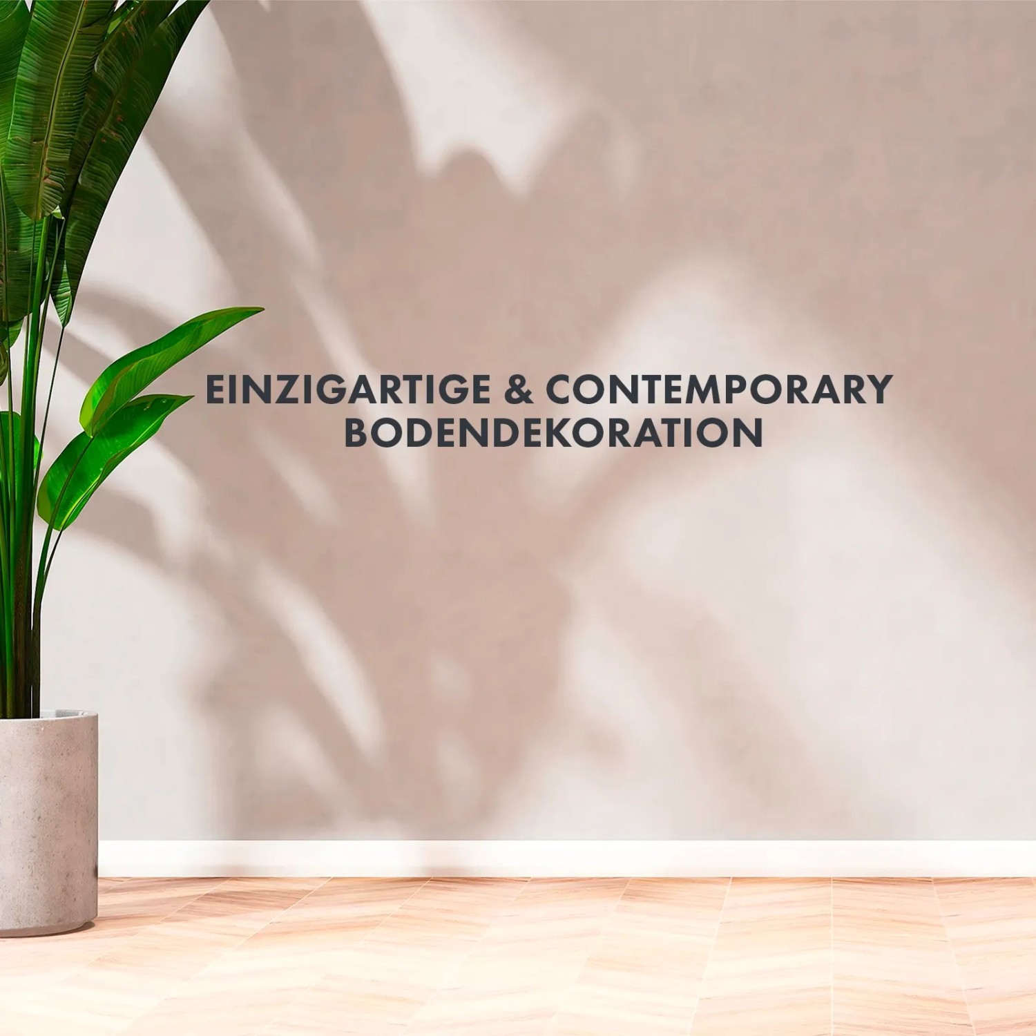 Weiße, selbstklebende KARAT Sockelleiste Oslo (25m) an Wand zwischen Boden und Wand.