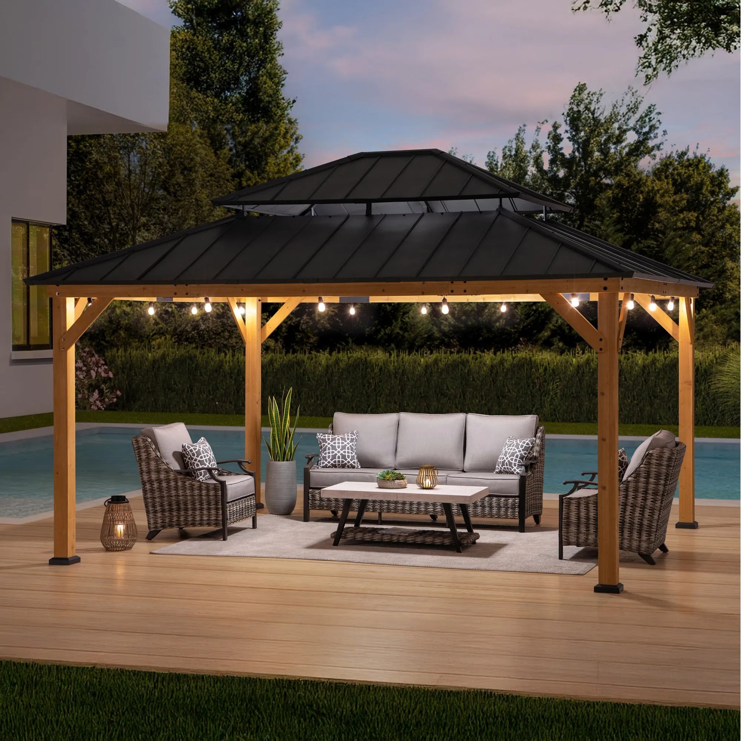 Sunjoy Gazebo Rimo Zedernholz, 390x450 cm, anthrazitfarbene Terrassenüberdachung mit Beleuchtung.