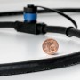Detailaufnahme: Paulmann Plug & Shine Kabel mit Verteiler und 1-Cent-Münze als Größenvergleich.