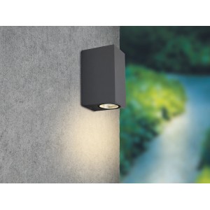 Moderne, schwarze LED-Außenwandleuchte LP1268B1 mit GU10 Fassung, montiert an einer grauen Wand.