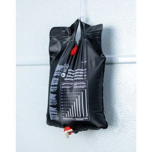 Cartrend Solardusche mit 20 Liter Volumen, schwarzer Wassersack mit Duschkopf und Aufhängeschnur.