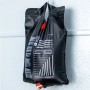 Cartrend Solardusche mit 20 Liter Volumen, schwarzer Wassersack mit Duschkopf und Aufhängeschnur.