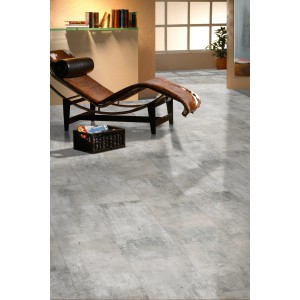 Verlegte Classen Ceramin Fliesen Neo Vario Casa in Steinoptik im Wohnraum.