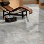 Verlegte Classen Ceramin Fliesen Neo Vario Casa in Steinoptik im Wohnraum.