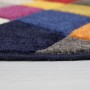 Flair Rugs Kinderteppich Rhumba: Nahaufnahme des mehrfarbigen, geometrischen Musters in Blau, Grau, Orange, Pink. Strapazierfähig.