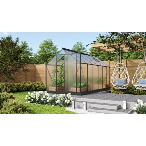 Schwarzes Vitavia Gewächshaus Triton 7500 mit Hohlkammerplatten im Garten.