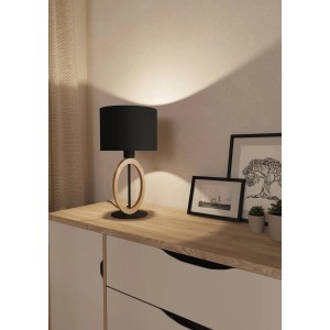 Eglo Tischleuchte Basildon 1, schwarz-braun, mit Holzfuß und schwarzem Textilschirm.