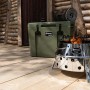 Petromax Atago Grill-Set SK40, 2-teilig, mit Grillspießen und Kochkiste im Outdoor-Einsatz.