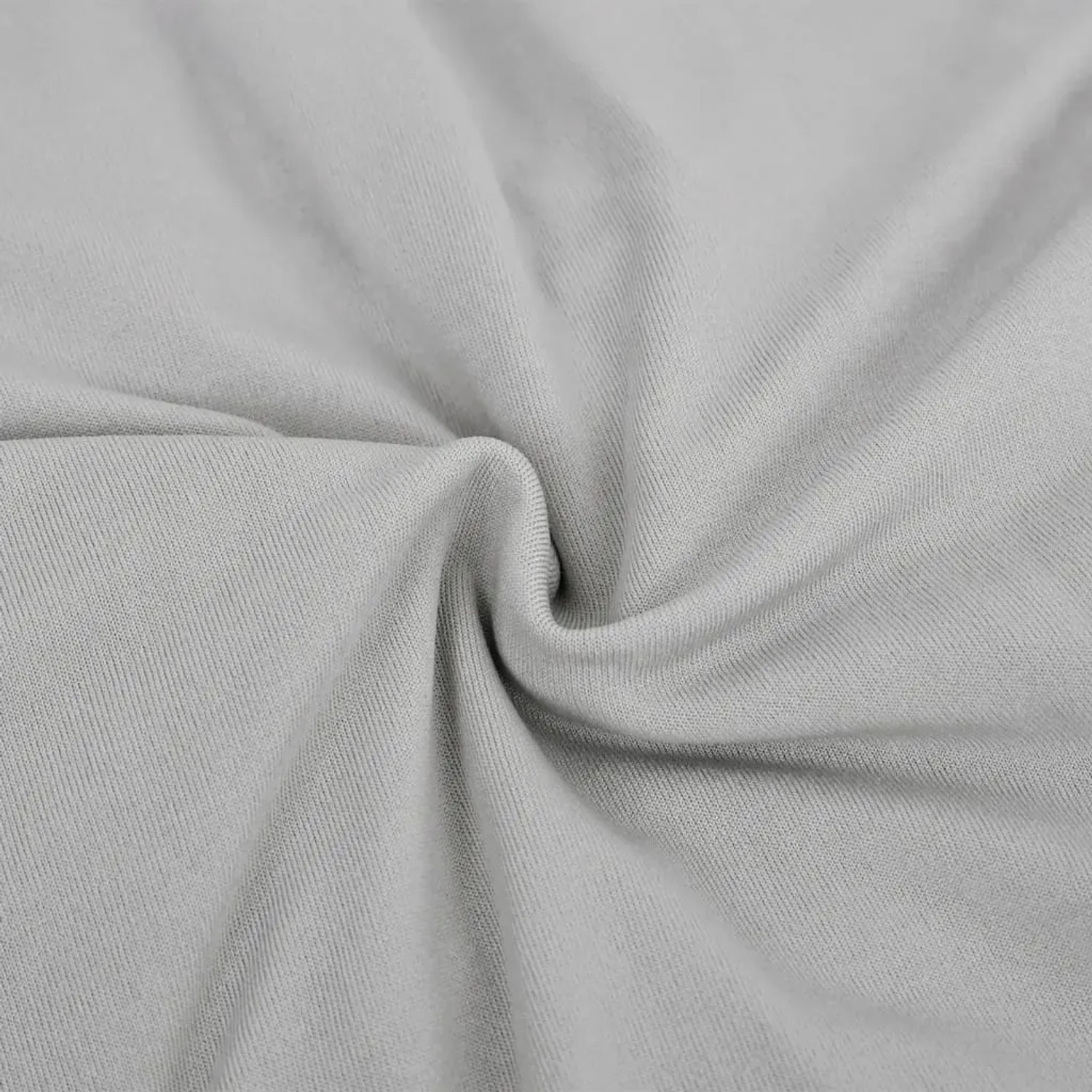 Nahaufnahme der grauen vidaXL Stretch Sofahusse (3-Sitzer) aus Polyester-Jersey.