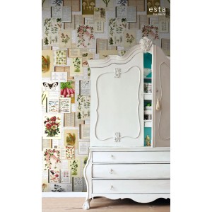 ESTAhome Fototapete mit botanischen Motiven in Beige, Grün und Rosa hinter weißem Schrank.