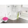 Sanilo WC-Sitz Glitzer Pink auf Toilette im Badezimmer mit Dusche und Waschbecken.