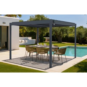 Cazeboo Piana Bioklimatische Pergola 3x3m aus grauem Aluminium im Garten mit Esstisch und Pool.
