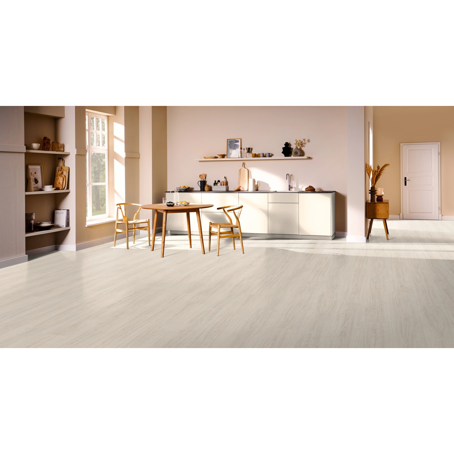 Heller Raum mit Egger NatureSense Aqua Laminat in Weiß. Wasserfester Laminatboden in Dielenoptik.