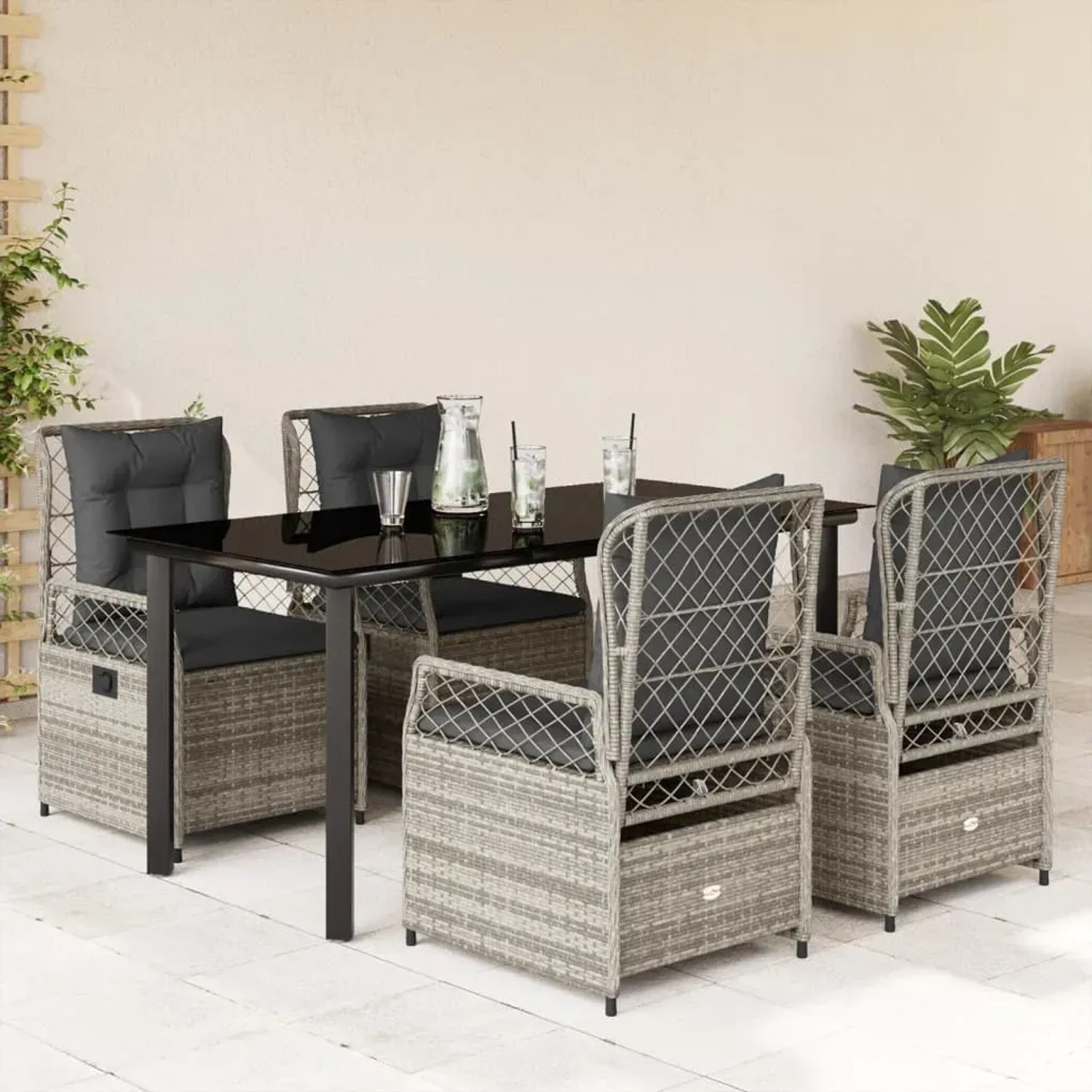 Graue 5-tlg. Garten Essgruppe aus Polyrattan mit schwarzen Kissen und Tisch mit Glasplatte.