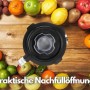 Deckel mit Nachfüllöffnung des Steinborg SB-7020 Standmixers, umgeben von frischem Obst.