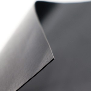 Schwarze Aquagart Teichfolie aus PVC, 1mm stark, für Gartenteiche.