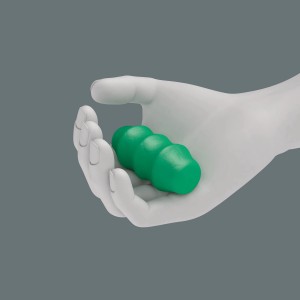 Wera Kraftform Kompakt 27 RA 1 SB Schraubendreher mit Bit-Magazin in Hand dargestellt.