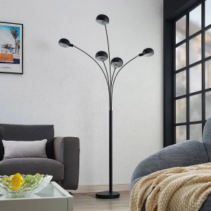 Moderne Lindby Bogenleuchte Jewa, 5-flammig, schwarz, aus Metall. Design-Stehlampe für Wohnzimmer.