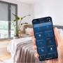 Bosch Smart Home Starter-Set Beschattung: Smartphone-App zur Steuerung von Rollläden im Schlafzimmer.