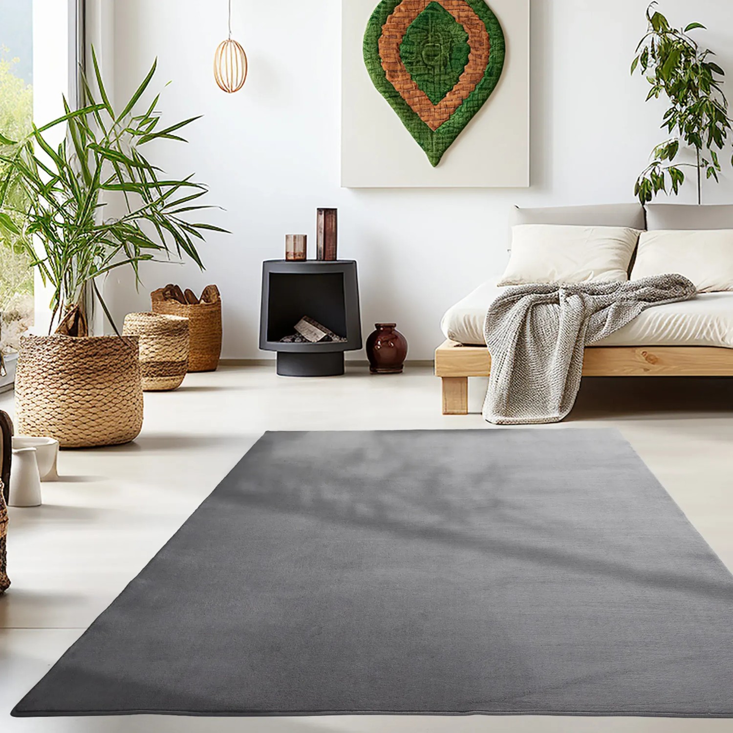 Grauer Ayyildiz Kurzflorteppich Sky 5400 im Wohnzimmer, weich & rutschsicher. Pflegeleichter Soft-Touch Teppich.