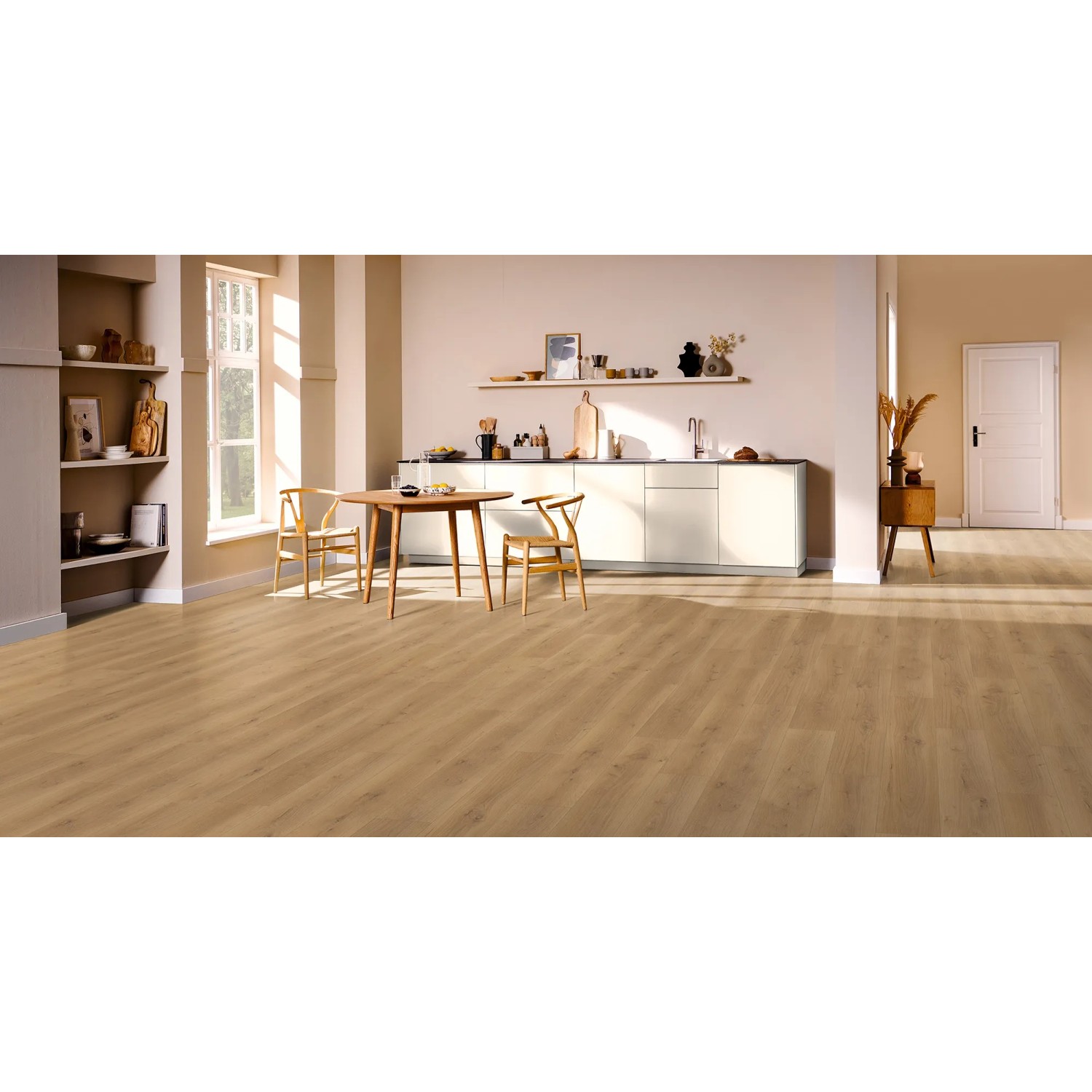Verlegter Egger NatureSense Aqua Laminat in Braun, wasserfester Boden im Wohnraum.