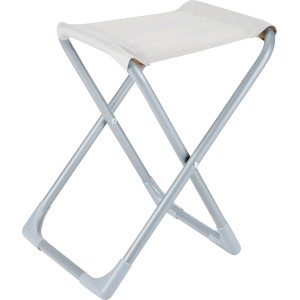 Campinghocker aus dem 5-teiligen Camping-Set Arinos, Stahlgestell mit hellem Bezug.