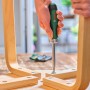Bosch Bit-Ratschenschraubendreher-Set im Einsatz beim Möbelbau.