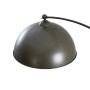Detailaufnahme: Graue Lindby Bogenleuchte Jonera aus Metall. Wohnzimmerlampe.